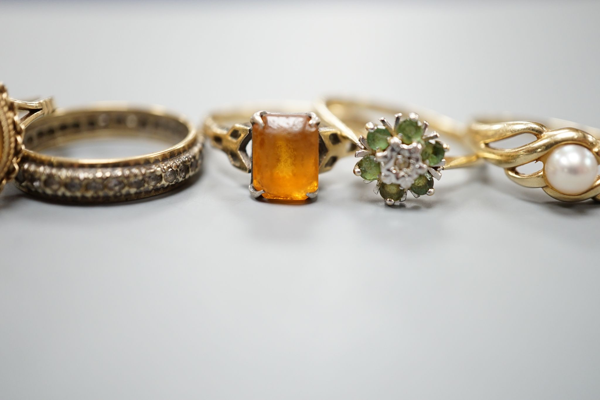 Five assorted 9ct gold and gem set dress rings, including citrine and cultured pearl, gross 12.2 grams.